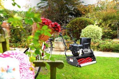 WIN a NEW Cobra Fortis cylinder mower worth £1,099 - theenglishgarden.co.uk - Britain