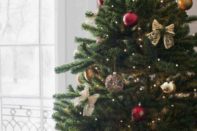 Why You Should Put Bows on Your Christmas Tree This Year - thespruce.com