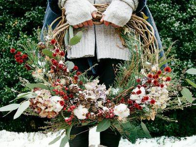 15 DIY Winter Wreath Ideas To Make With Finds From The Garden - gardeningknowhow.com