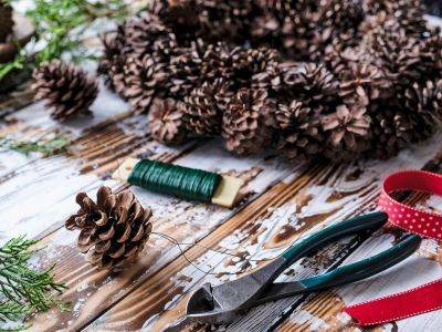 Pinecone Christmas Crafts – 12 Natural DIY Decor Ideas - gardeningknowhow.com