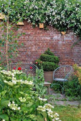10 more simple ideas for neglected or difficult garden areas - themiddlesizedgarden.co.uk